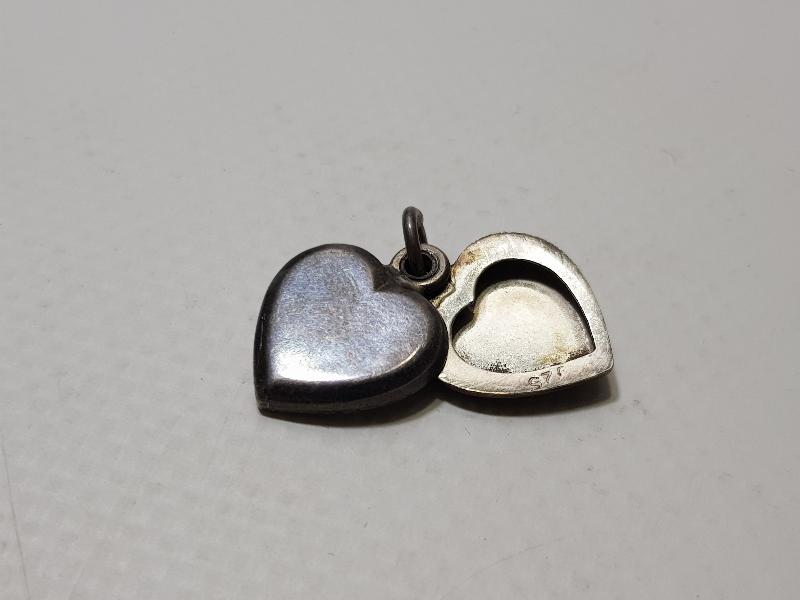 KALP FORMLU GÜMÜŞ RESİMLİK KOLYE UCU