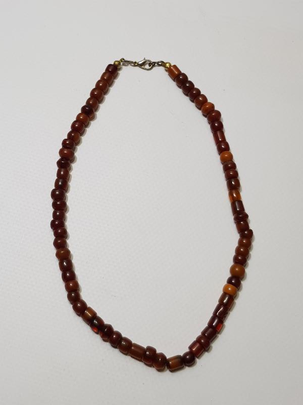 KATALİN VE KEHRİBAR TANELERDEN YAPILMIŞ GERDANLIK