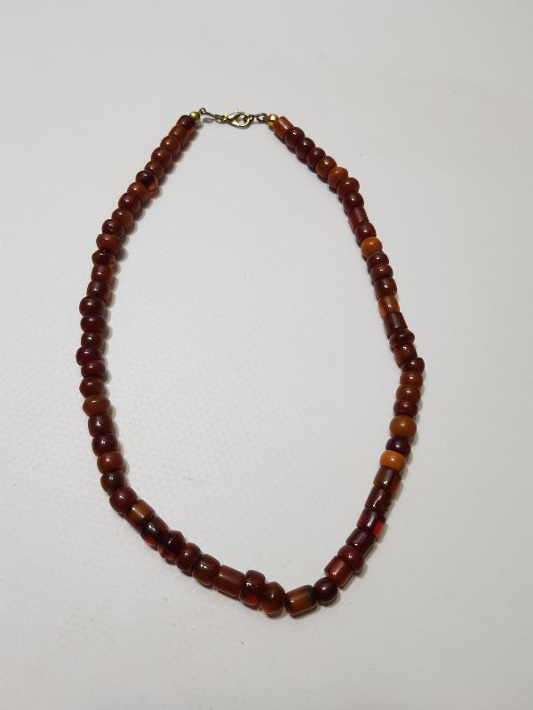 KATALİN VE KEHRİBAR TANELERDEN YAPILMIŞ GERDANLIK