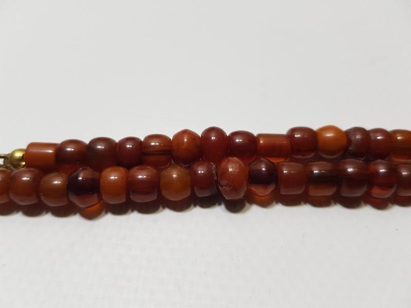 KATALİN VE KEHRİBAR TANELERDEN YAPILMIŞ GERDANLIK