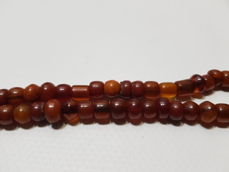 KATALİN VE KEHRİBAR TANELERDEN YAPILMIŞ GERDANLIK