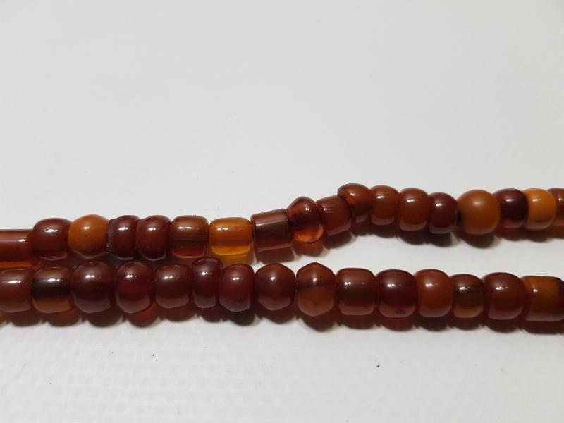 KATALİN VE KEHRİBAR TANELERDEN YAPILMIŞ GERDANLIK