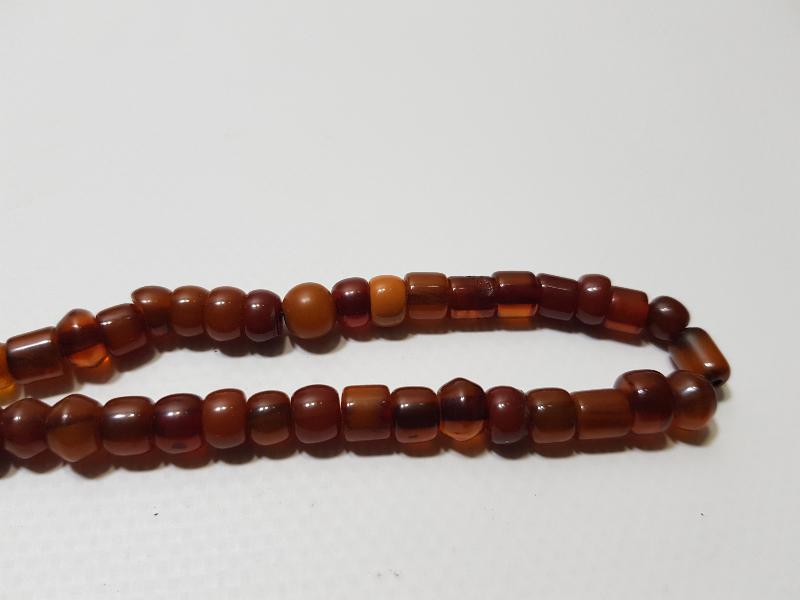 KATALİN VE KEHRİBAR TANELERDEN YAPILMIŞ GERDANLIK