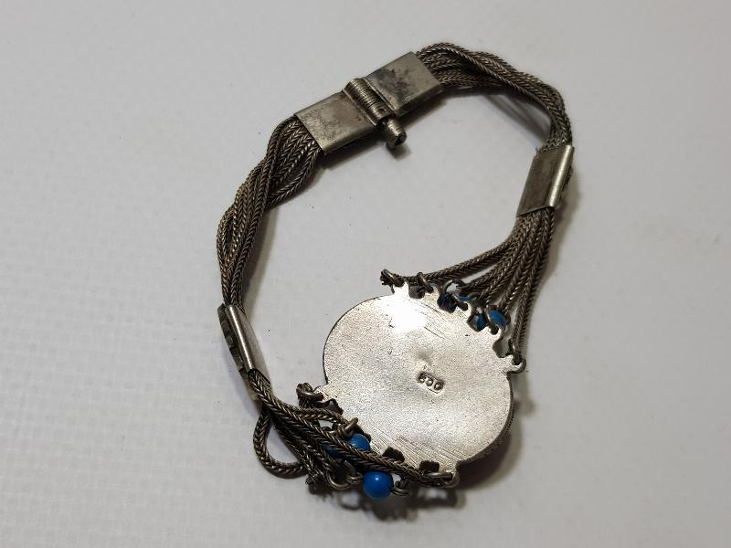 TURKUAZ TAŞLARLA SÜSLÜ GÜHERZE İŞÇİLİKLİ SAVATLI GÜMÜŞ BİLEKLİK