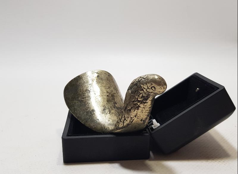 ANTİKA YILAN FORMLU KERATA