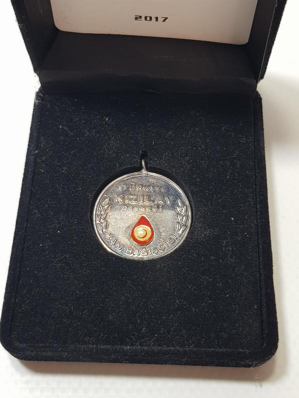 ORİJİNAL KUTUSUNDA GÜMÜŞ KIZILAY KAN BAĞIŞÇISI MADALYASI