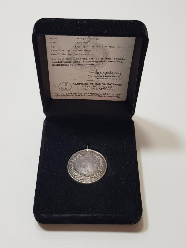 ORİJİNAL KUTUSUNDA GÜMÜŞ KIZILAY KAN BAĞIŞÇISI MADALYASI
