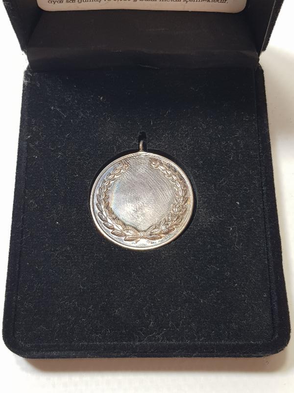 ORİJİNAL KUTUSUNDA GÜMÜŞ KIZILAY KAN BAĞIŞÇISI MADALYASI