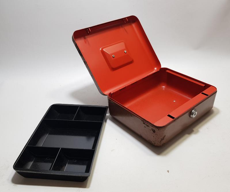 ANTİKA VEZNEDAR PARA KASASI