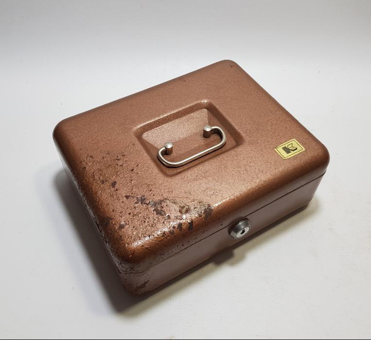 ANTİKA VEZNEDAR PARA KASASI