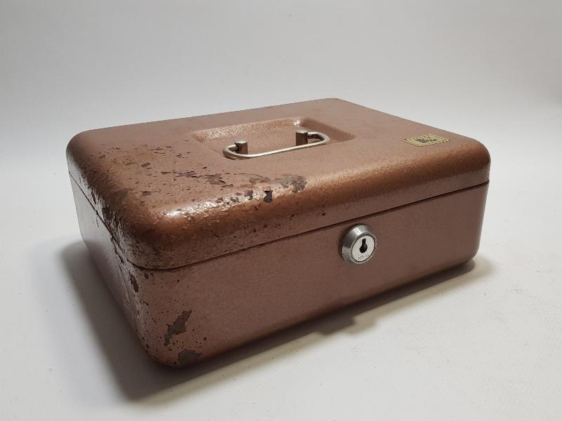 ANTİKA VEZNEDAR PARA KASASI