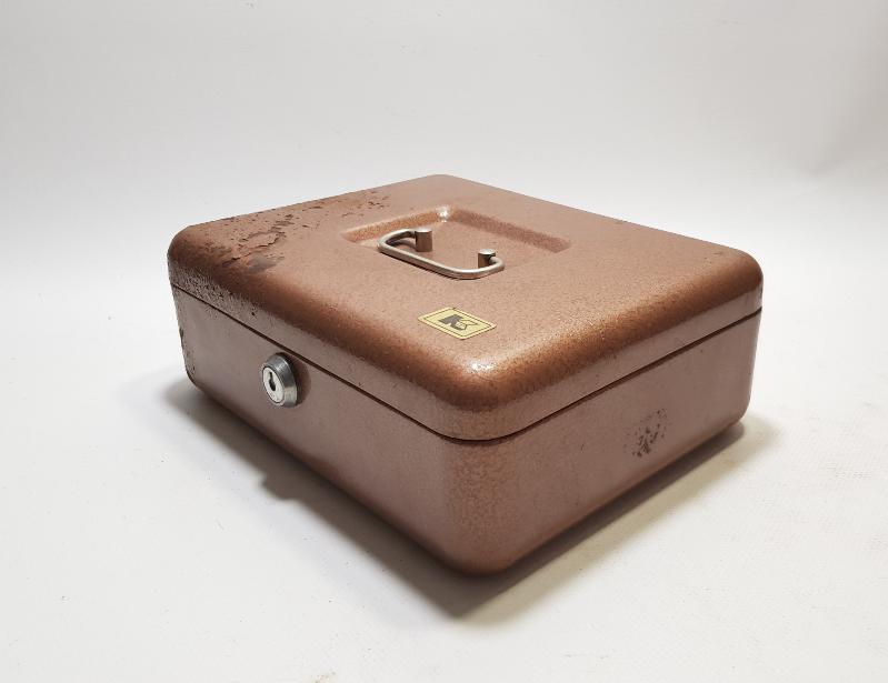 ANTİKA VEZNEDAR PARA KASASI