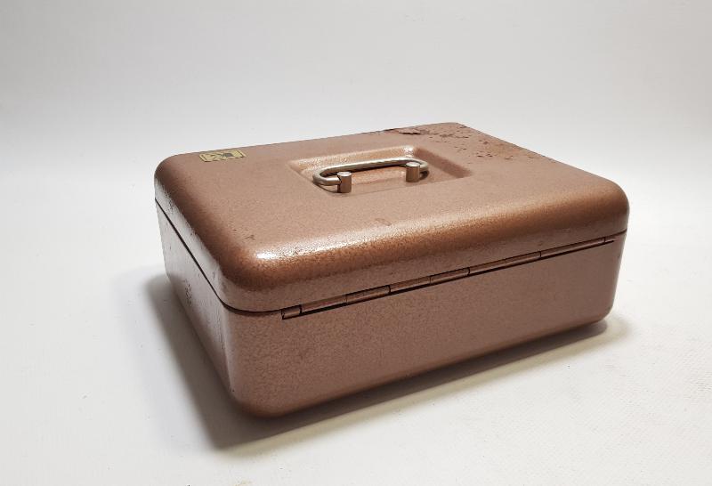 ANTİKA VEZNEDAR PARA KASASI