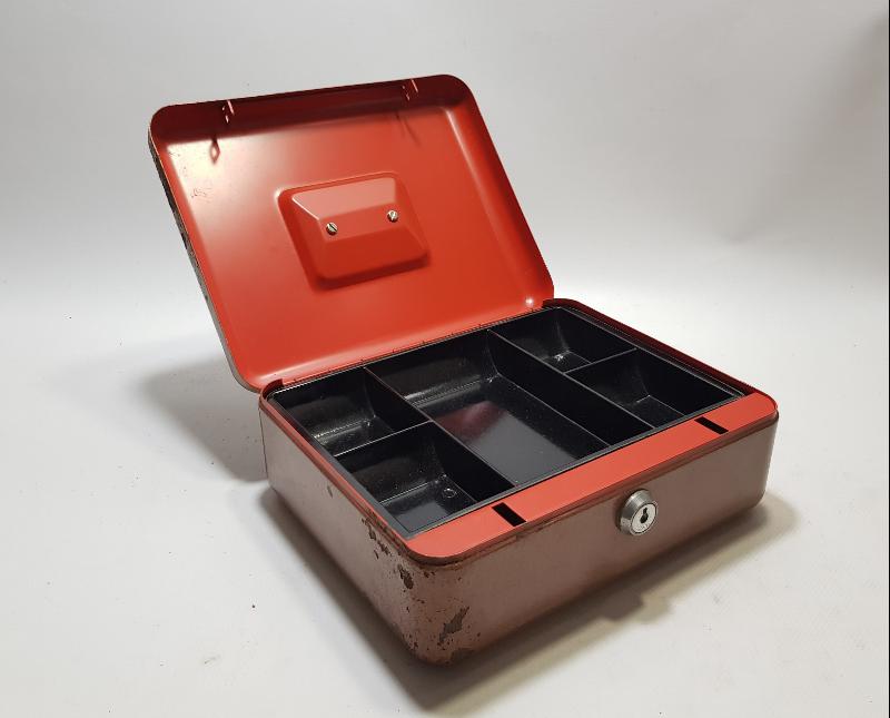 ANTİKA VEZNEDAR PARA KASASI