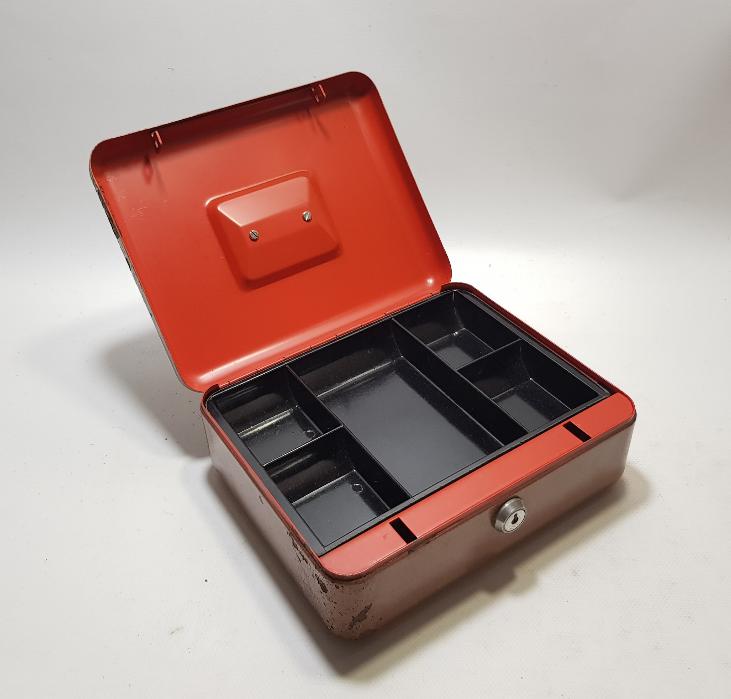 ANTİKA VEZNEDAR PARA KASASI