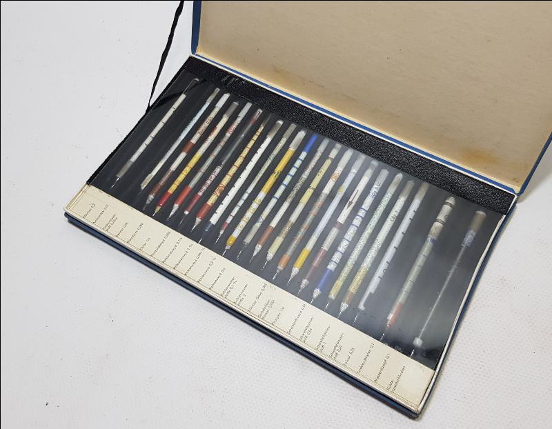 ALMAN YAPIMI KUTUSUNDA TEST TÜPLERİ