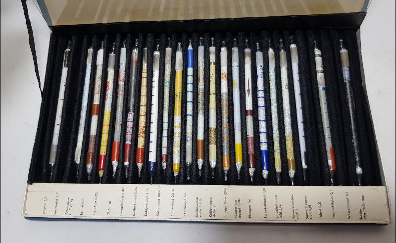 ALMAN YAPIMI KUTUSUNDA TEST TÜPLERİ