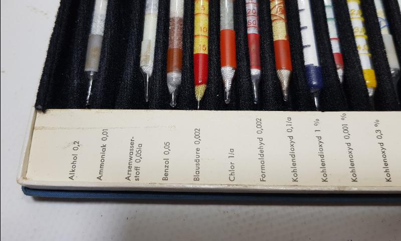 ALMAN YAPIMI KUTUSUNDA TEST TÜPLERİ