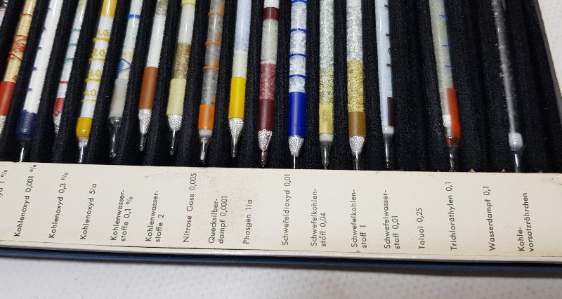 ALMAN YAPIMI KUTUSUNDA TEST TÜPLERİ