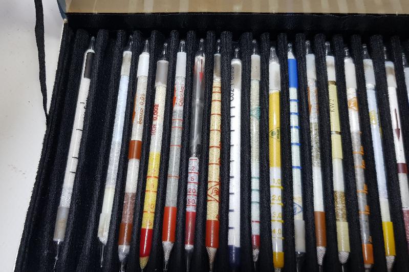 ALMAN YAPIMI KUTUSUNDA TEST TÜPLERİ