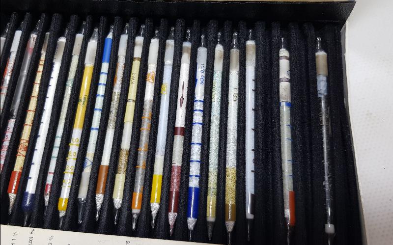 ALMAN YAPIMI KUTUSUNDA TEST TÜPLERİ