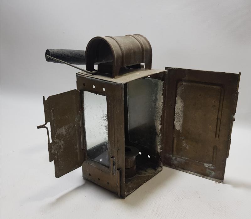 ANTİKA DEMİRYOLU FENERİ