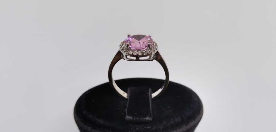 PIRLANTA VE KUVAR TAŞLI YÜZÜK