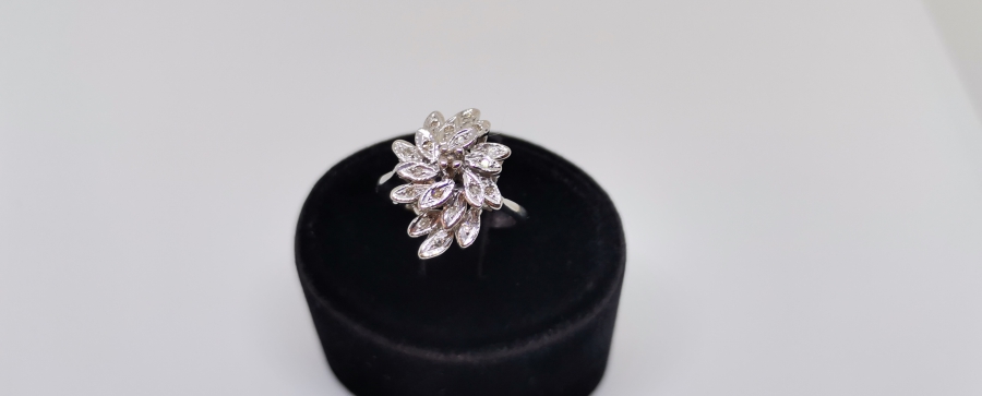 PIRLANTA TAŞLI SARMAŞIK MODEL YÜZÜK