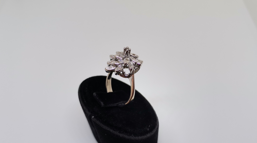 PIRLANTA TAŞLI SARMAŞIK MODEL YÜZÜK