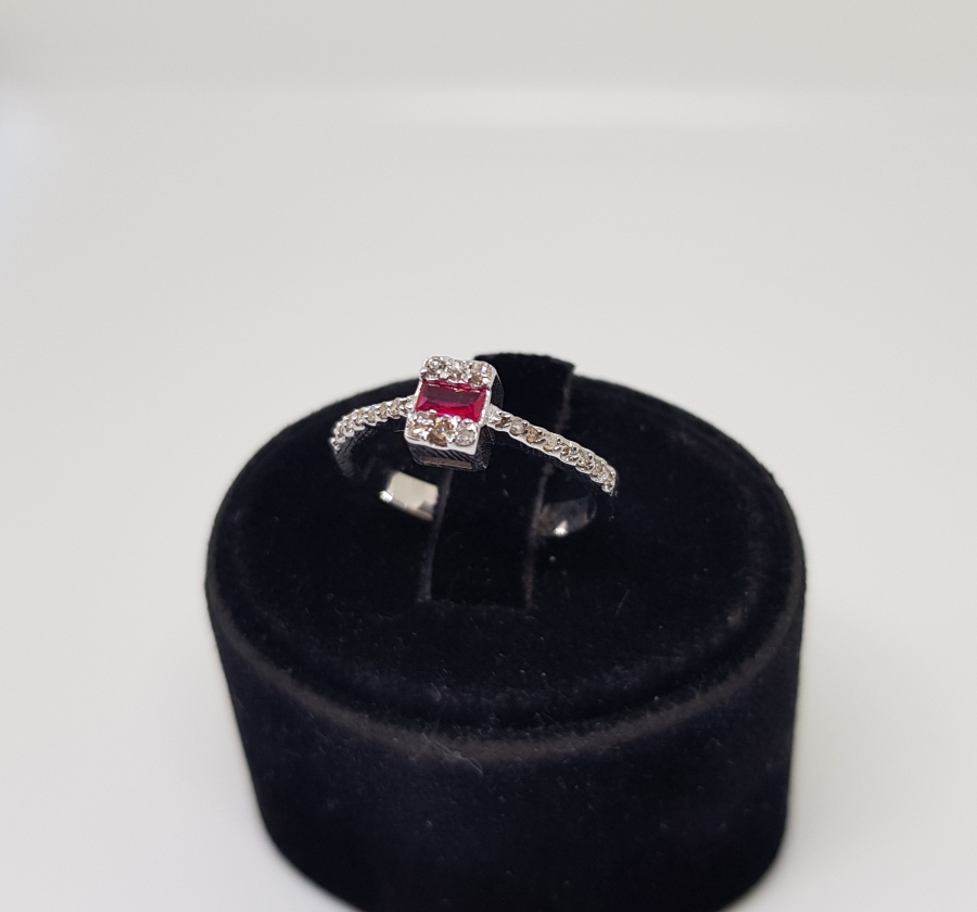 PIRLANTA VE YAKUT TAŞLI MİNİ BAGET MODEL YÜZÜK