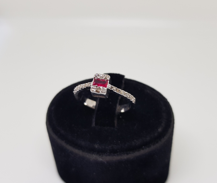 PIRLANTA VE YAKUT TAŞLI MİNİ BAGET MODEL YÜZÜK