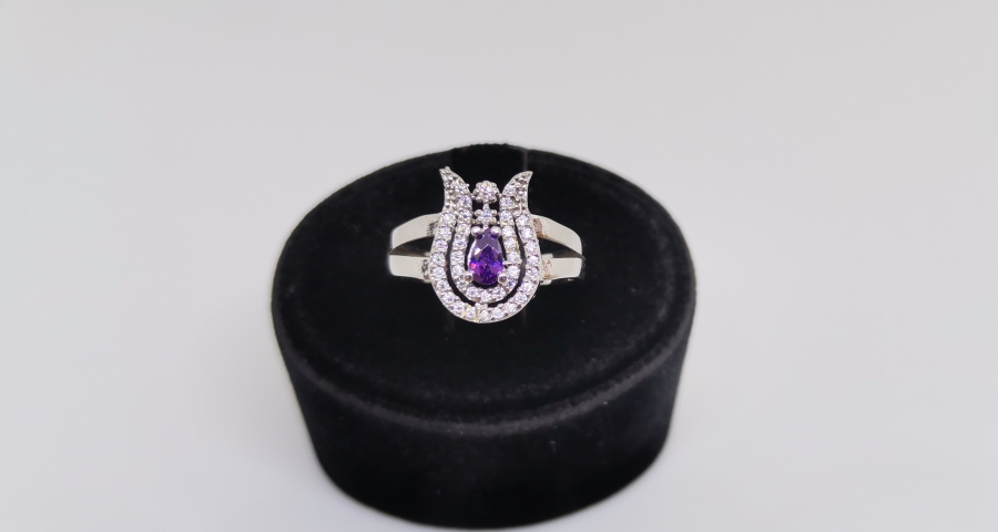 AMETİS VE PIRLANTA TAŞLI LALE MOTİFLİ HÜRREM MODEL YÜZÜK