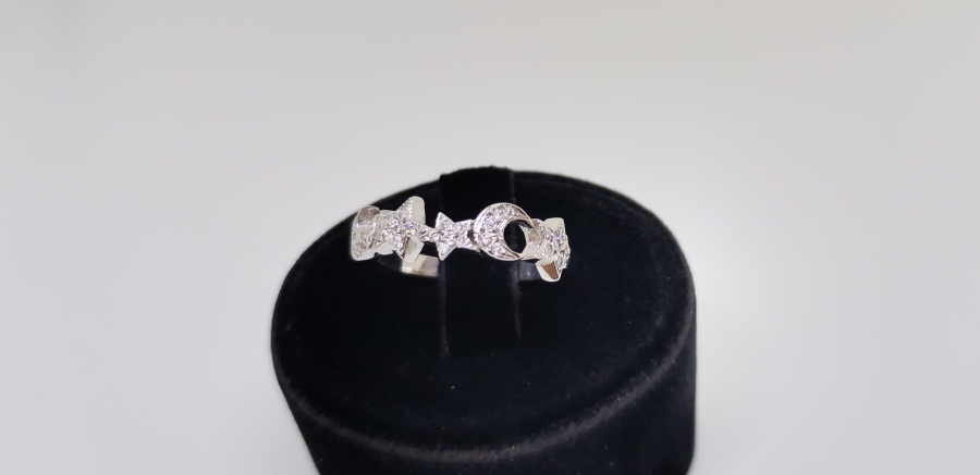 AY VE YILDIZLARLA DEKORLU PIRLANTA TAŞLI YÜZÜK