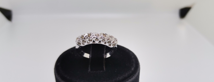 YEDİ TAŞ MODEL PIRLANTA YÜZÜK