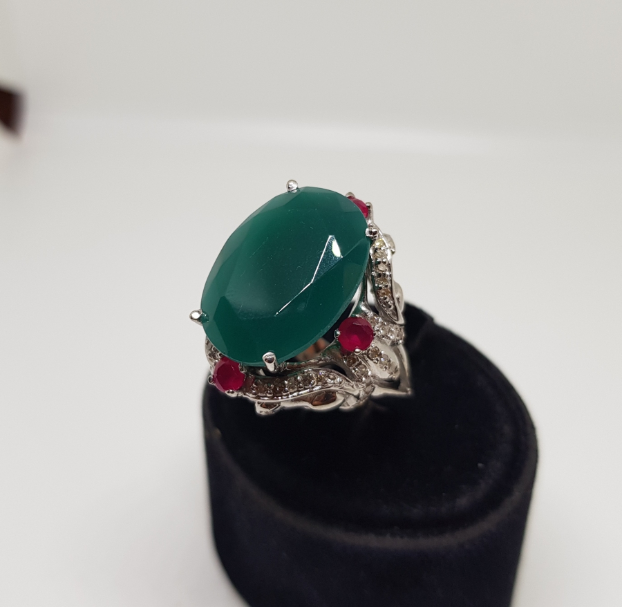 ELİPS MODEL ZÜMRÜT VE PIRLANTA TAŞLI BÜYÜK BOY YÜZÜK