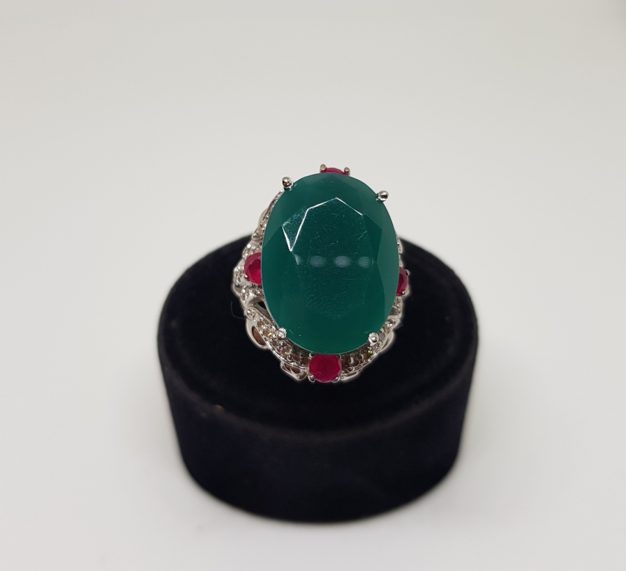 ELİPS MODEL ZÜMRÜT VE PIRLANTA TAŞLI BÜYÜK BOY YÜZÜK