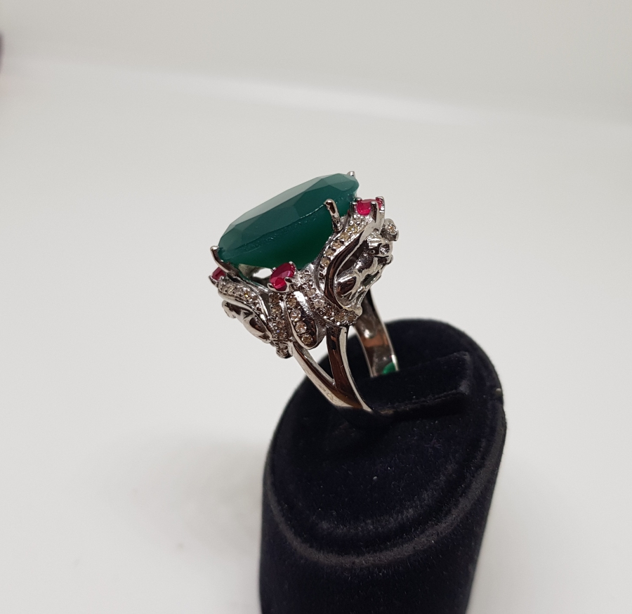 ELİPS MODEL ZÜMRÜT VE PIRLANTA TAŞLI BÜYÜK BOY YÜZÜK