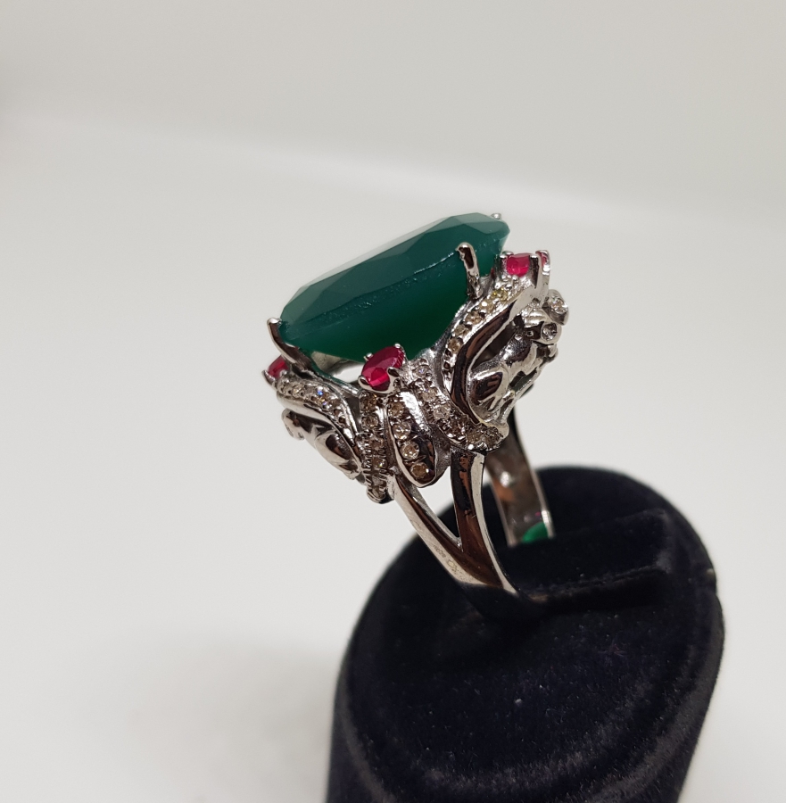 ELİPS MODEL ZÜMRÜT VE PIRLANTA TAŞLI BÜYÜK BOY YÜZÜK