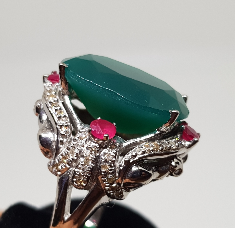 ELİPS MODEL ZÜMRÜT VE PIRLANTA TAŞLI BÜYÜK BOY YÜZÜK