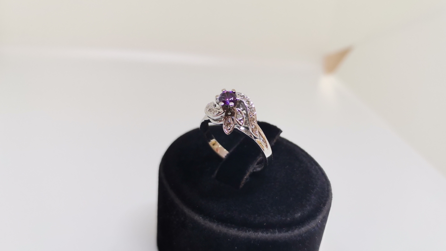 AMETİST VE PIRLANTA TAŞLI YAPRAKLI MODEL YÜZÜK