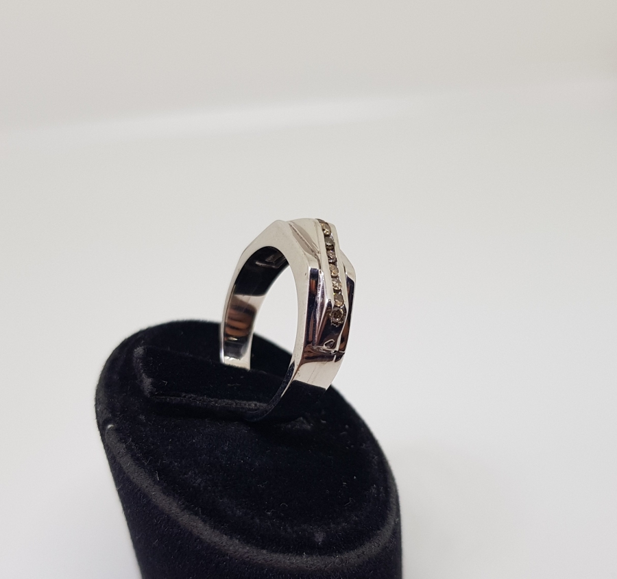 YARIM TAM TUR NAR MODELİ PIRLANTA TAŞLI YÜZÜK