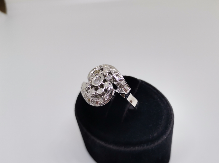 BÜYÜK SALYANGOZ MODELİ PIRLANTA YÜZÜK