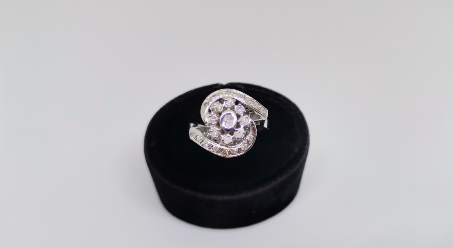 BÜYÜK SALYANGOZ MODELİ PIRLANTA YÜZÜK