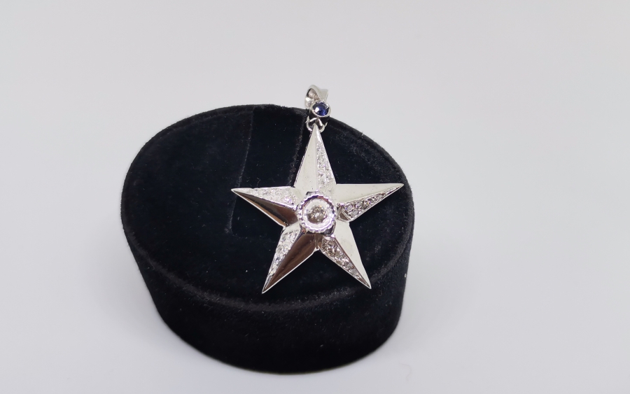 YILDIZ FORMUNDA YAPILMIŞ PIRLANTA TAŞLI KOLYE UCU