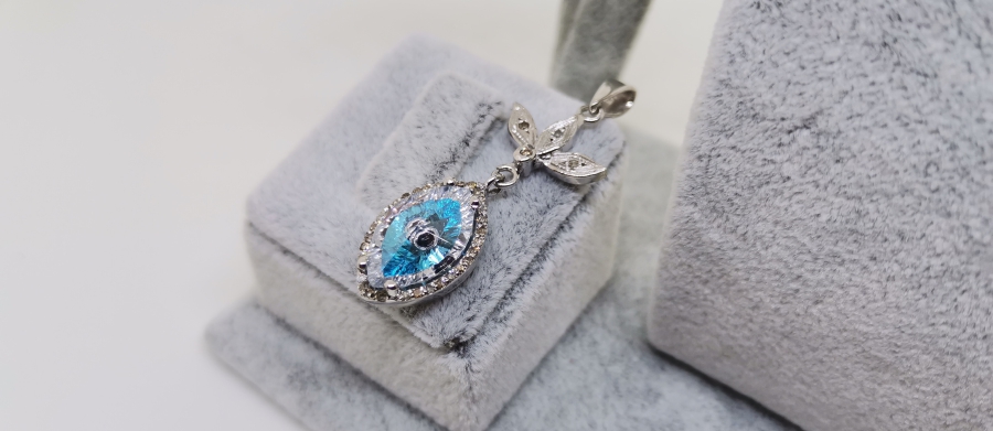 PIRLANTA VE AMETİS TAŞLI KOLYE KÜPE TAKIMI