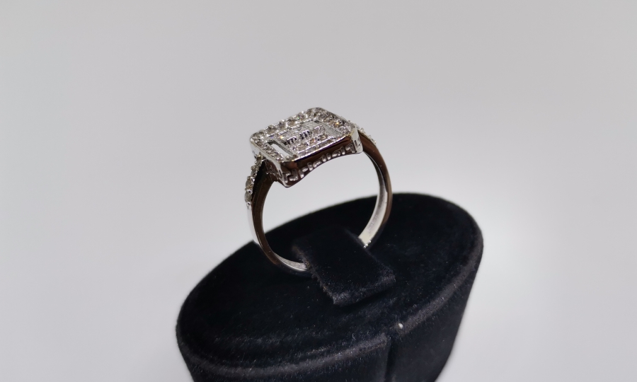 PIRLANTA TAŞLI BAGET YÜZÜK