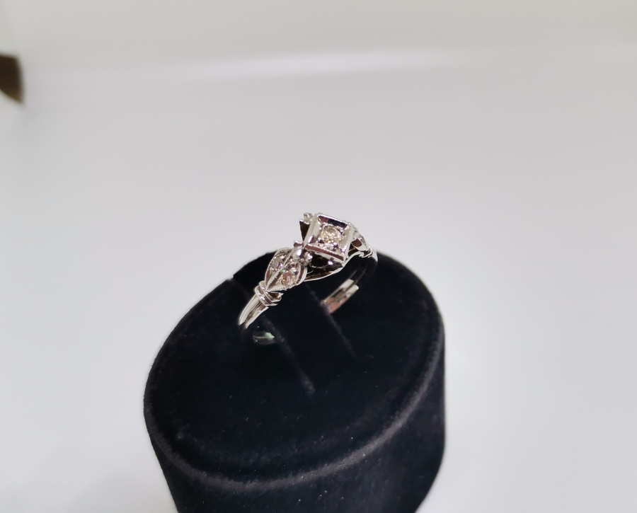 PIRLANTA TAŞLI GEOMETRİK MODEL YÜZÜK