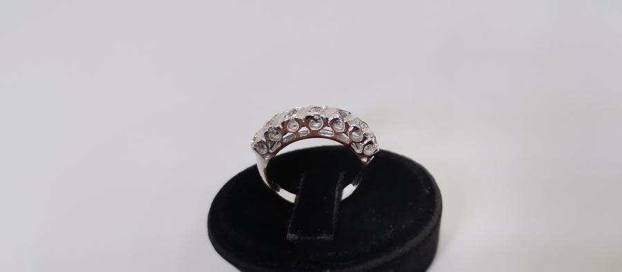 YEDİ TAŞLI PIRLANTA YÜZÜK