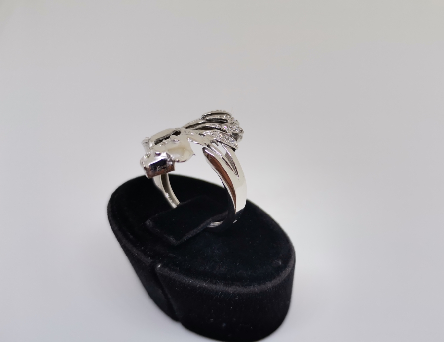 GENİŞ DALLI MODEL PIRLANTA YÜZÜK