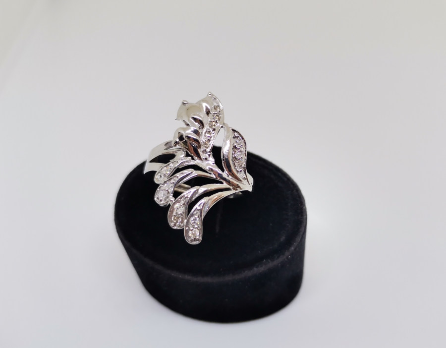 GENİŞ DALLI MODEL PIRLANTA YÜZÜK